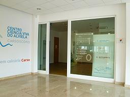 o alvo HERITY afixado na entrada do museu